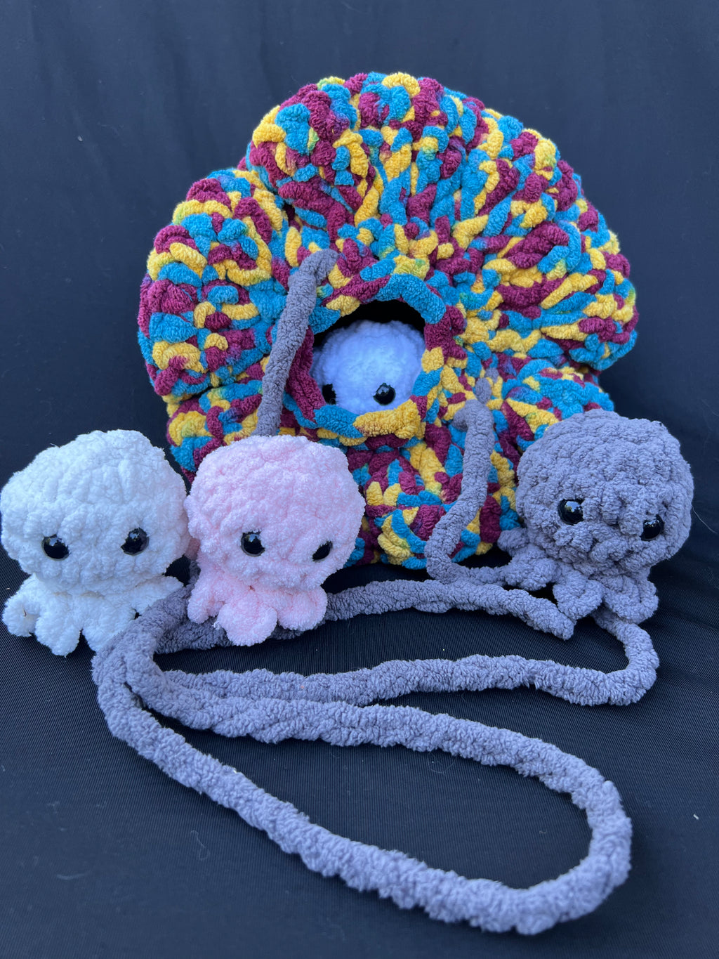 Jellyfish Mama with Babies