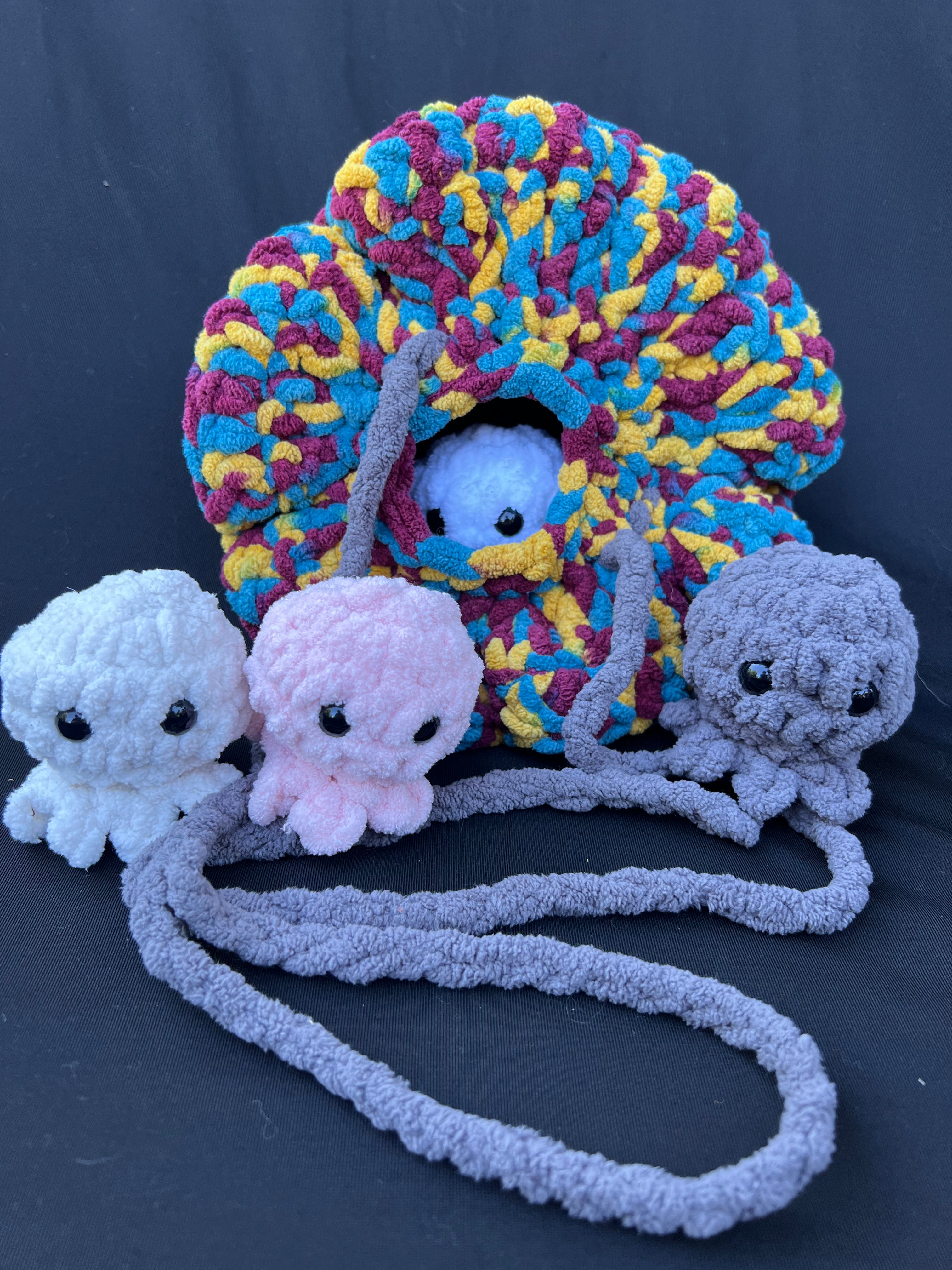 Jellyfish Mama with Babies