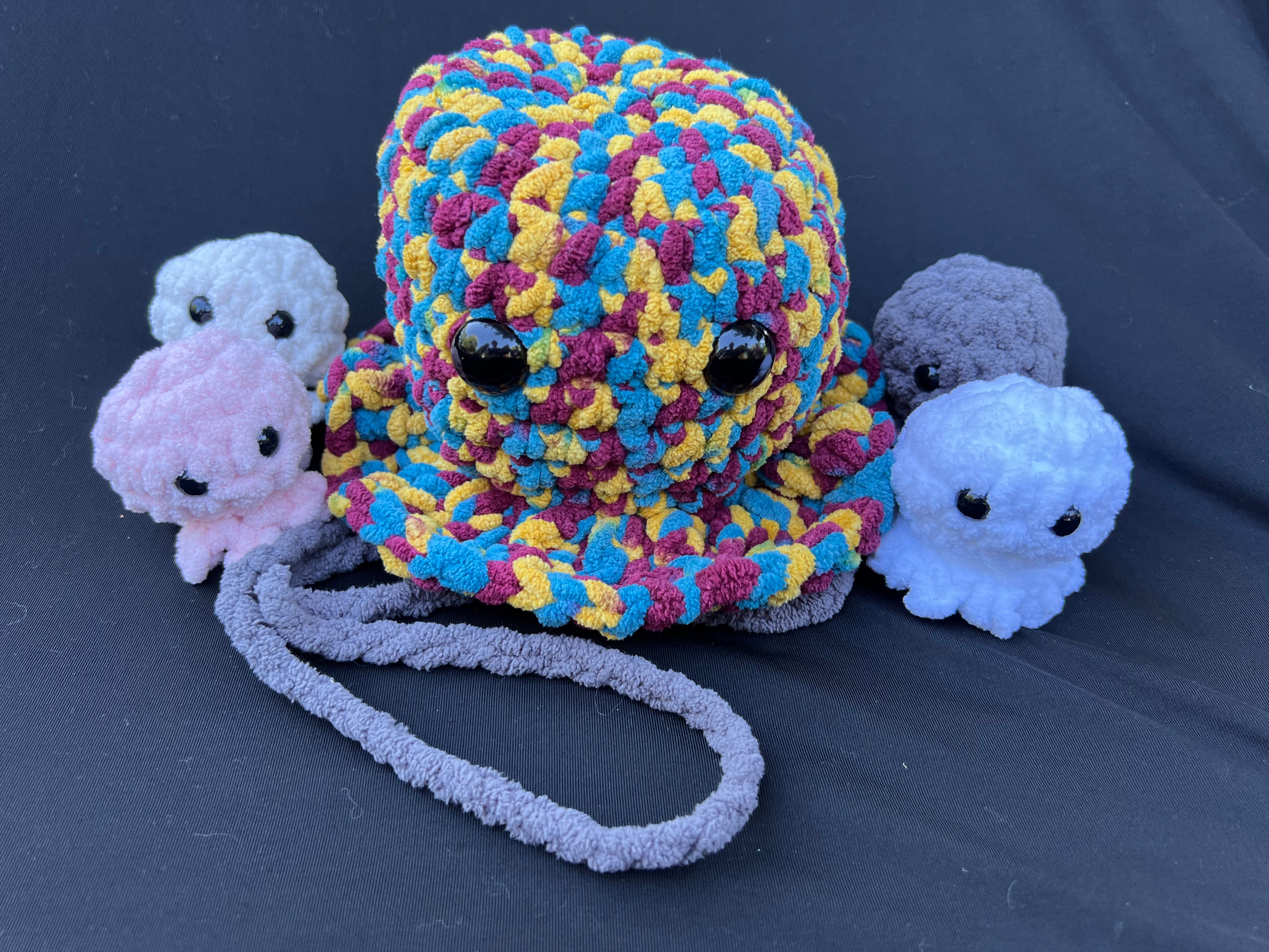 Jellyfish Mama with Babies